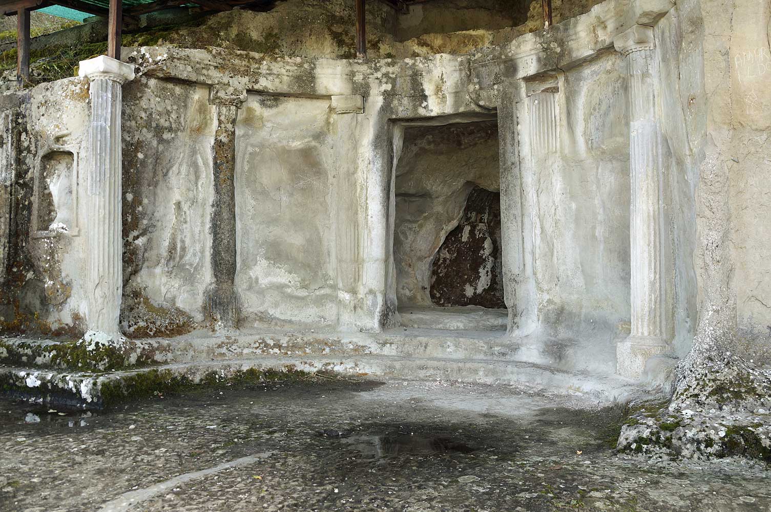Royal-tombs-of-Selca-e-Poshtme-Pogradec-Albania